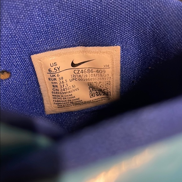 Colorful Sneaker Collection - Picture 11 of 14